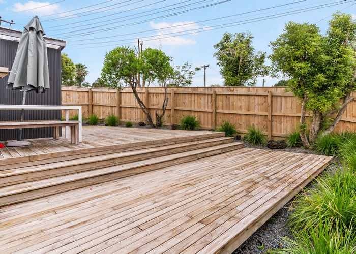 at 2/141 Verbena Road, Birkdale, Auckland
