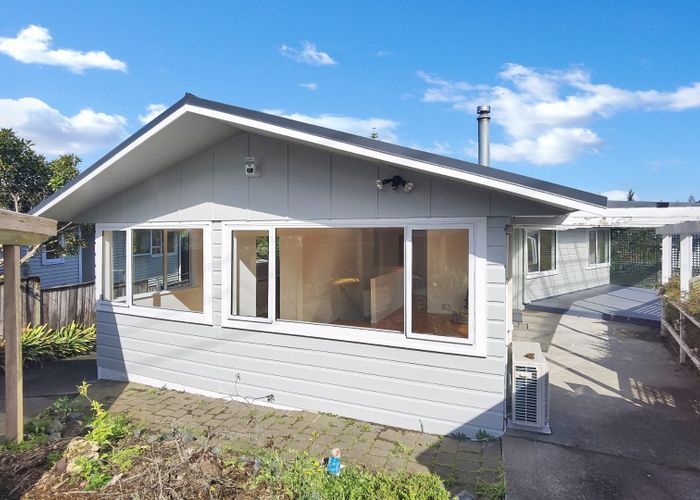  at 11 Sycamore Drive, Sunnynook, Auckland