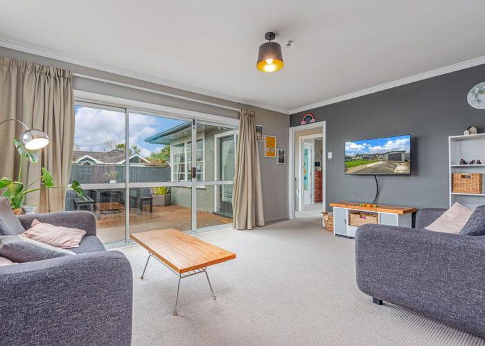 Free property data for 2 Chester Crescent, West End, Palmerston North