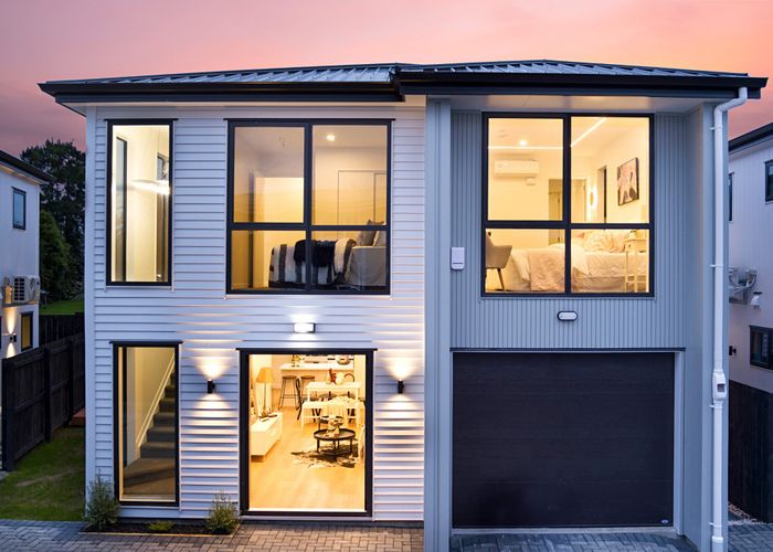  at 2/12 Chaucer Place, Blockhouse Bay, Auckland City, Auckland