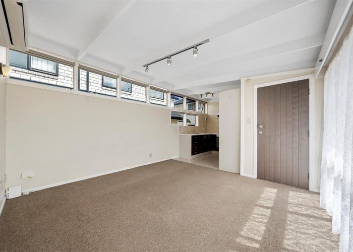  at 2/127 Seabrook Avenue, New Lynn, Waitakere City, Auckland