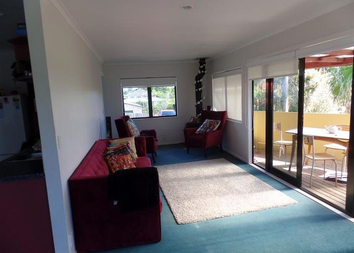  at 33 Vanguard Road, Kelston, Waitakere City, Auckland
