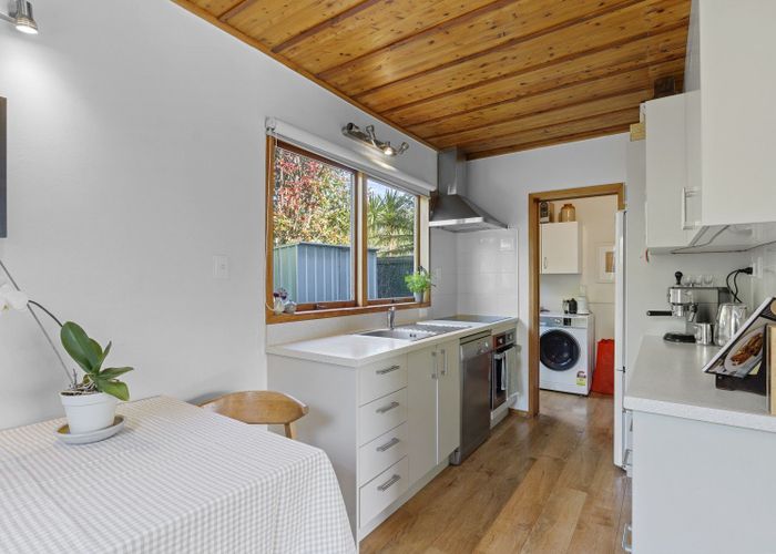  at 2/41 Taupata Street, Redcliffs, Christchurch