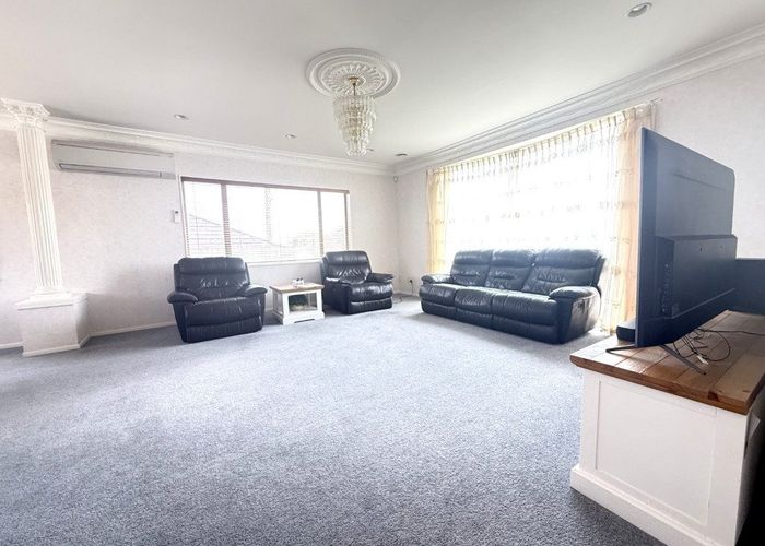  at 9 Westerham Drive, Dannemora, Auckland