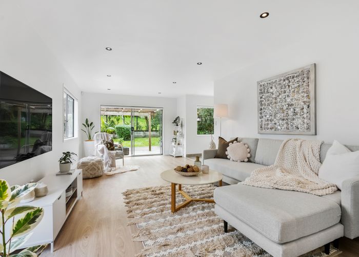  at 2/41 Beach Haven Road, Beach Haven, Auckland