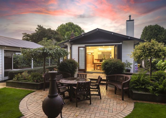  at 83 St Andrews Square, Strowan, Christchurch