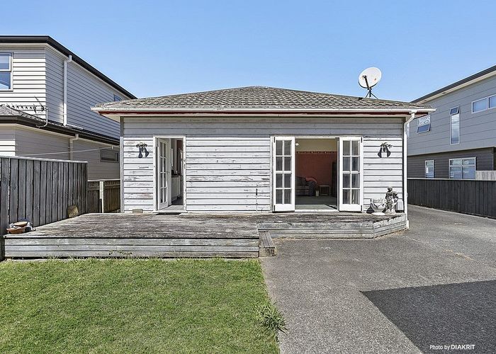  at 49 Tauhinu Road, Miramar, Wellington