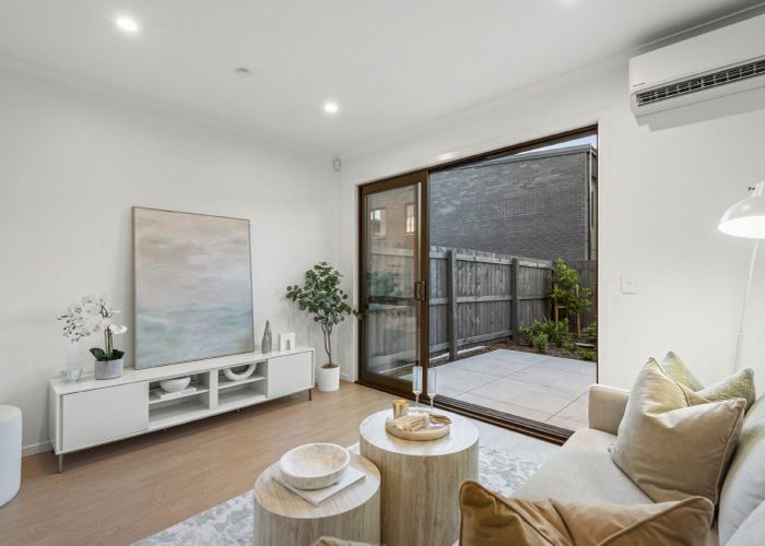  at 5 Ngakete Crescent, Glenfield, North Shore City, Auckland