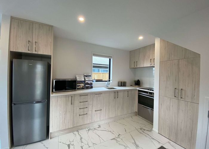  at 4/27 Waiwhetu Road, Waiwhetu, Lower Hutt