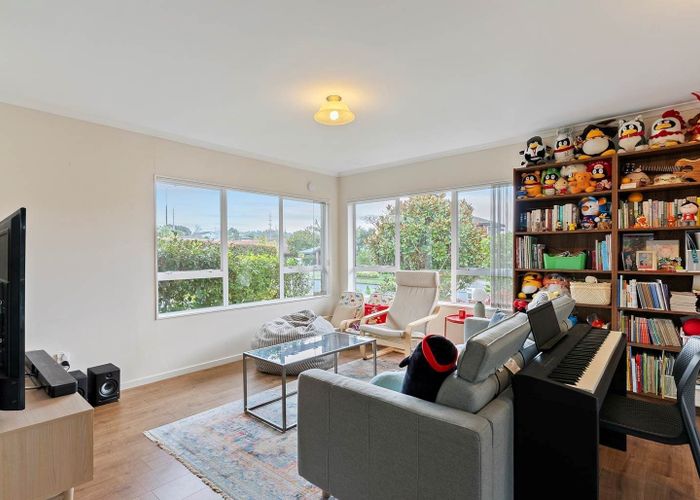  at 21 Princeton Parade, Albany, Auckland