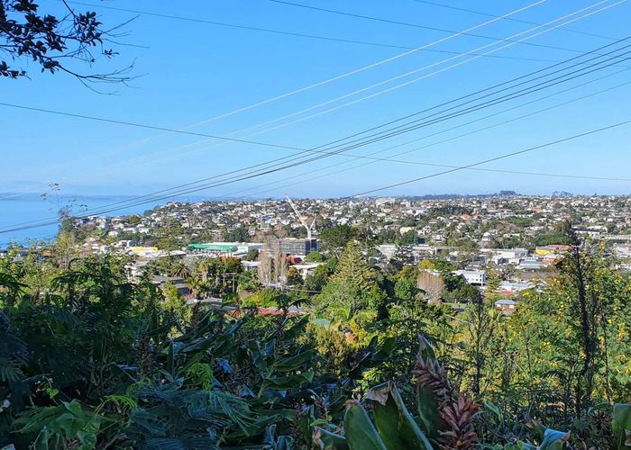  at 9 Carlisle Road, Torbay, North Shore City, Auckland