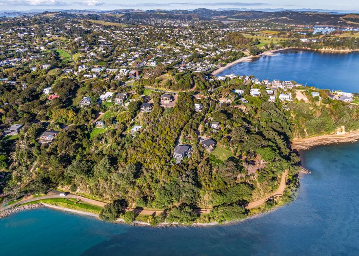 at 70 The Esplanade, ONEROA, WAIHEKE ISLAND