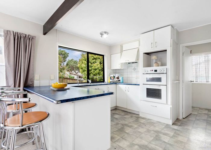  at 10 Regia Close, Half Moon Bay, Auckland