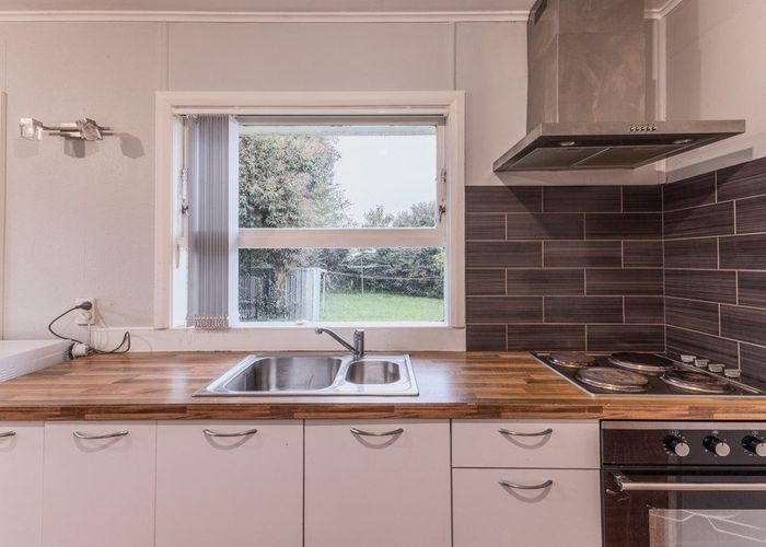  at 272 Fox Street, Hamilton East, Hamilton