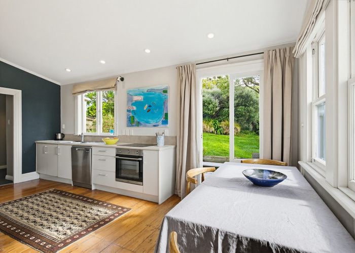  at 32 Eden Street, Island Bay, Wellington
