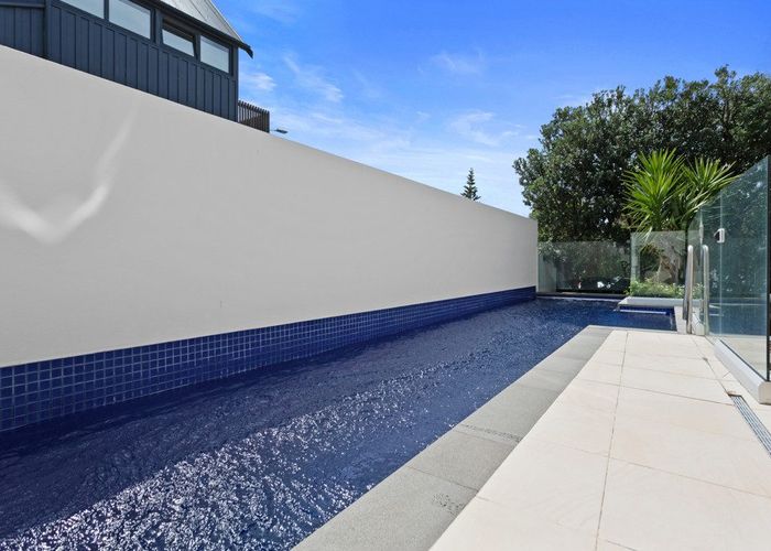  at 2/24 Marriner Street, Sumner, Christchurch City, Canterbury