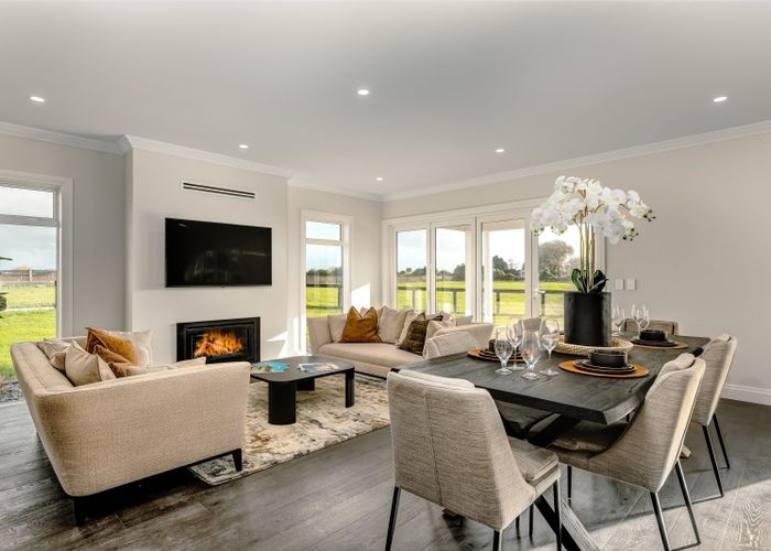  at 4 Sunline Drive, Leamington, Cambridge