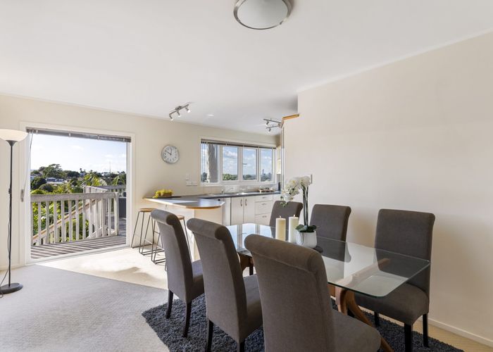  at 5 Ravenwood Drive, Forrest Hill, Auckland