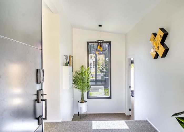  at 77 Gilbass Avenue, Hamilton Lake, Hamilton