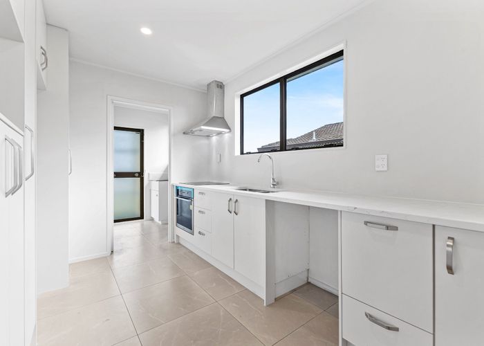  at 2/14 Norrie Smith Avenue, Flat Bush, Auckland