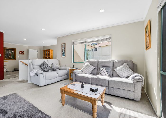  at 39b Chivalry Road, Glenfield, North Shore City, Auckland