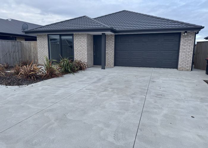  at 11 Nathaniel Archer Street, Woodend, Woodend