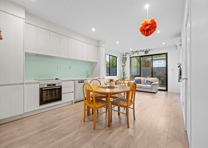  at 5E Beach Road, Te Atatu Peninsula, Waitakere City, Auckland