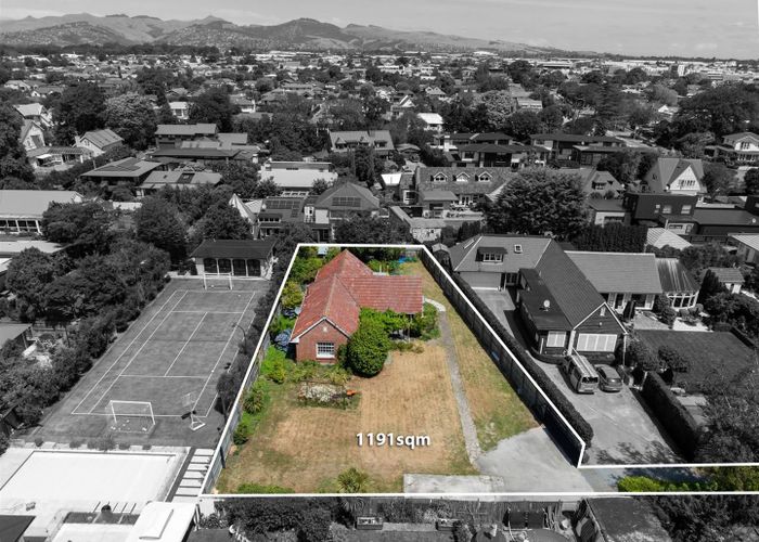  at 86 Straven Road, Fendalton, Christchurch