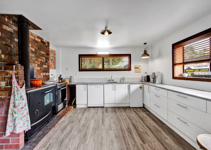  at 1082 Junction Road, Inglewood
