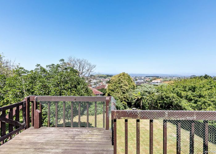  at 15 Simmonds Avenue, Mount Roskill, Auckland