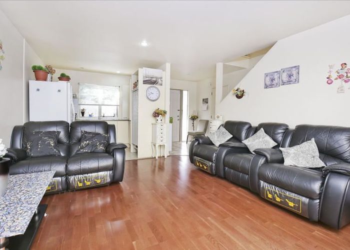  at 5/4 Ambrico Place, New Lynn, Waitakere City, Auckland