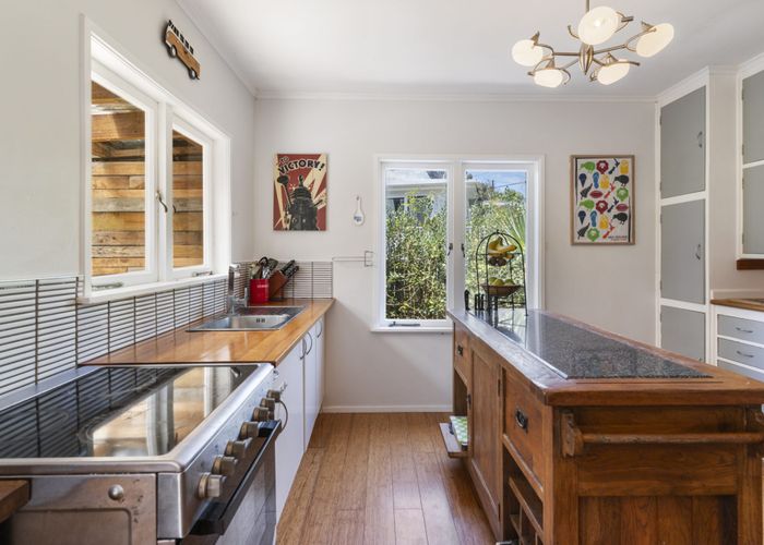  at 92 Candia Road, Henderson Valley, Auckland
