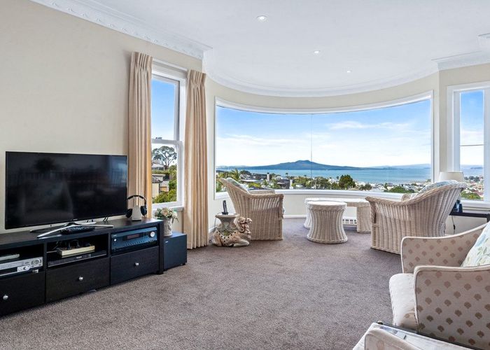 For sale 3 Castor Bay Road, Castor Bay, North Shore City, Auckland