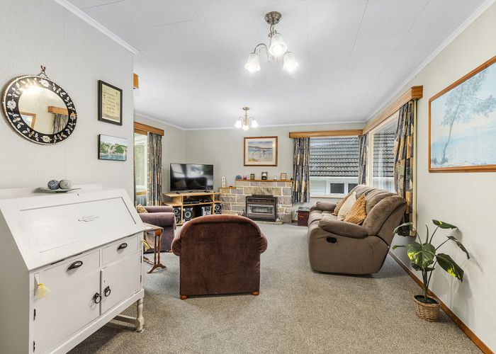  at 58 Chester Road, Tawa, Wellington