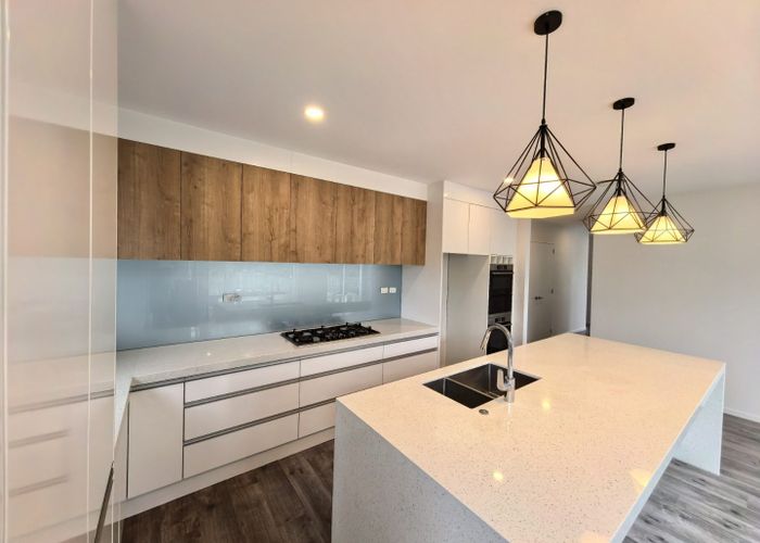  at 8B Albany Highway, Greenhithe, Auckland