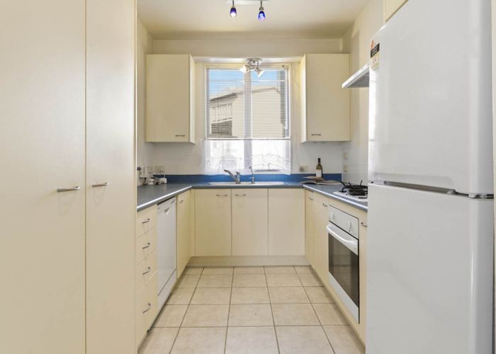  at 2/38 Fields Parade, Oteha, North Shore City, Auckland