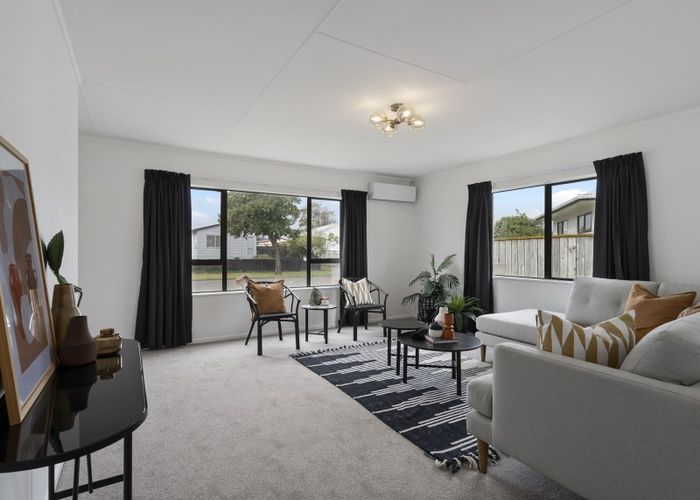  at 69 Hillcrest Drive, Kelvin Grove, Palmerston North