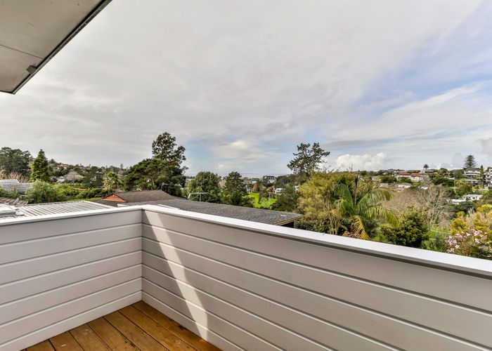  at 1/180 Stapleford Crescent, Browns Bay, Auckland
