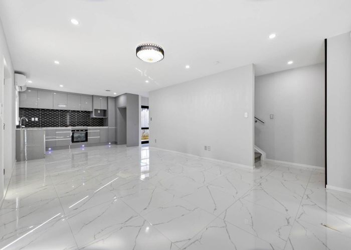  at 1/12 Landon Avenue, Mangere East, Manukau City, Auckland