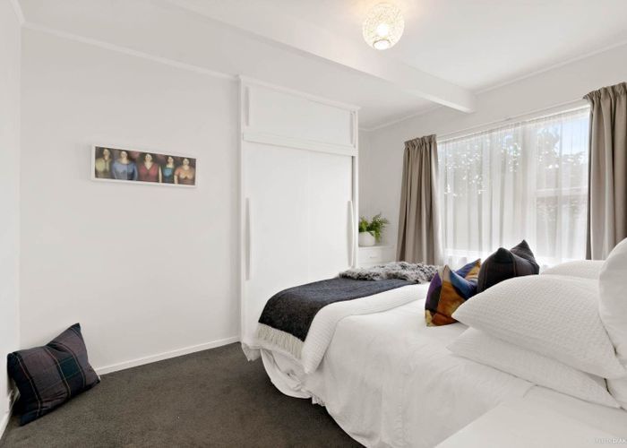  at 2/4 Quentin Avenue, Royal Oak, Auckland