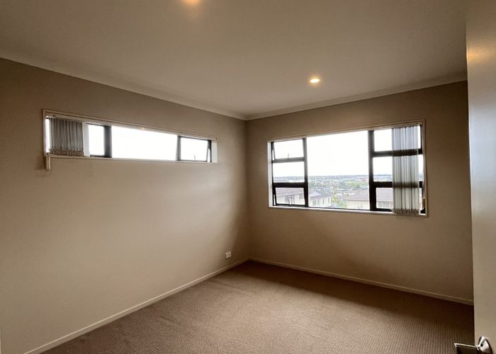  at 8 Terrasini Drive, Flat Bush, Manukau City, Auckland