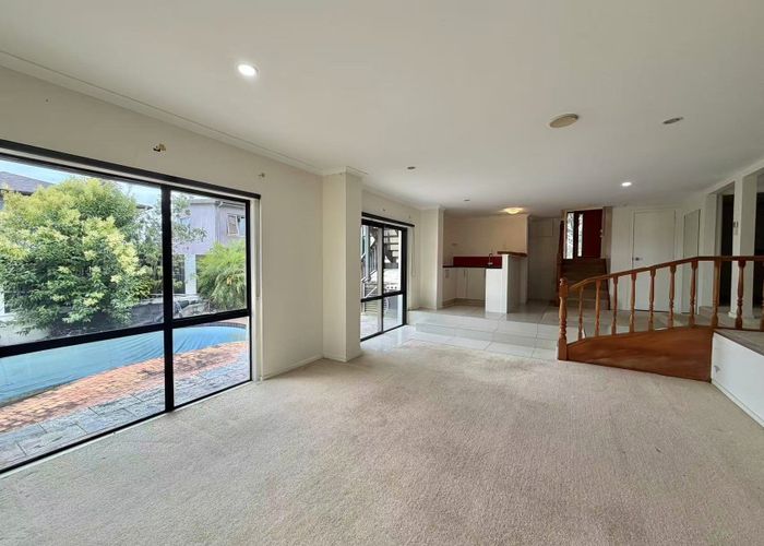  at 121 Redoubt Road, Goodwood Heights, Manukau City, Auckland