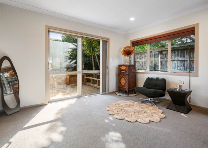 at 53  Fairview Avenue, Fairview Heights, North Shore City, Auckland