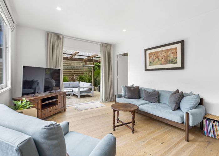  at 2/14 Glenbush Place, Birkenhead, North Shore City, Auckland