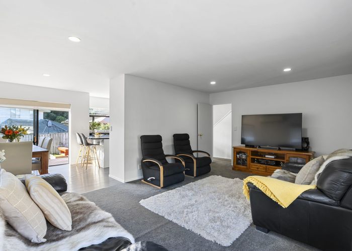  at 1/42 Headcorn Place, Botany Downs, Auckland