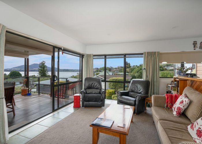  at 1 Scenic Heights, Acacia Bay, Taupō