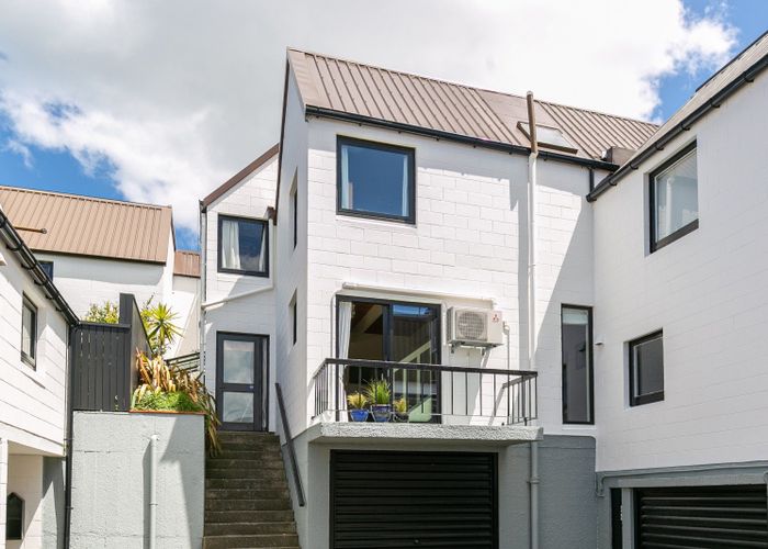  at 2/11 Pitarua Street, Thorndon, Wellington