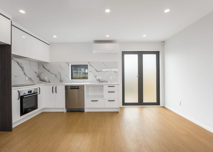  at 49D Oaktree Avenue, Browns Bay, North Shore City, Auckland