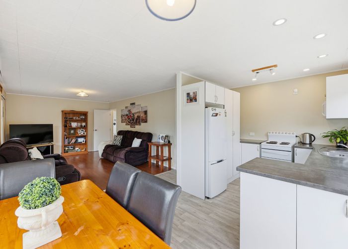  at 2/16 Crosby Road, West Harbour, Waitakere City, Auckland