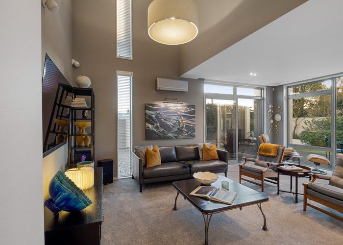  at 10 Garreg Road, Fendalton, Christchurch City, Canterbury